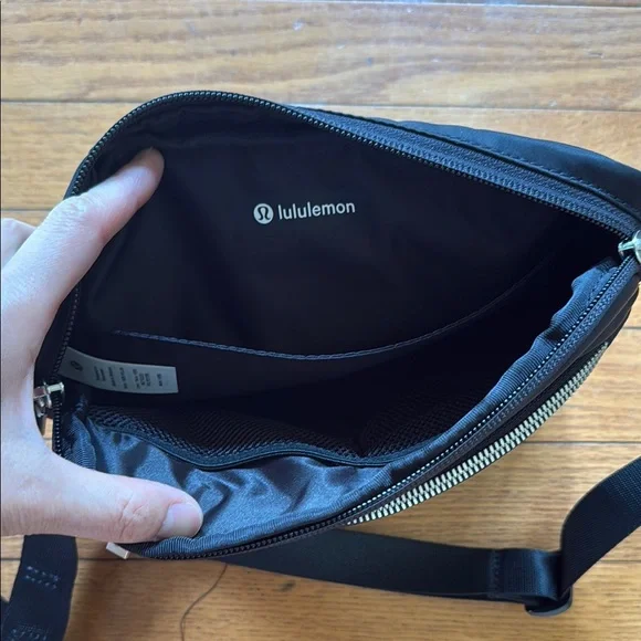 lululemon athletica Black City Adventurer Crossbody Bag - Picture 5 of 7